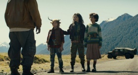 Sweet Tooth: Мальчик с оленьими рогами 3 сезон 1 серия Sweet Tooth: Мальчик с оленьими рогами 3 сезон 1 серия