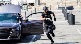 S. W. A. T.: Спецназ города ангелов 5 сезон 9 серия S. W. A. T.: Спецназ города ангелов 5 сезон 9 серия