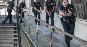 S. W. A. T.: Спецназ города ангелов 1 серия S. W. A. T.: Спецназ города ангелов 1 серия